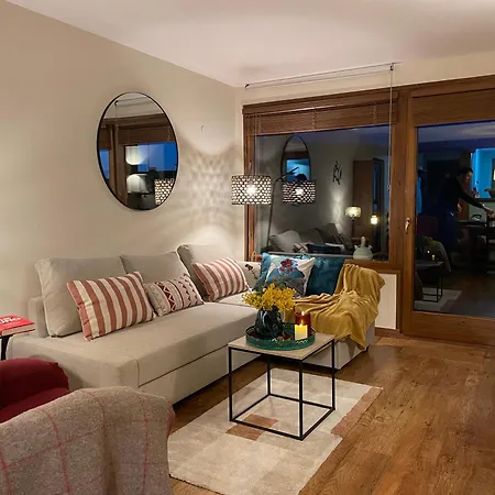 Apartamento Renovado Con Jardin Privado, Piscina, Parking ,Wifi Ideal Familias * Osséja