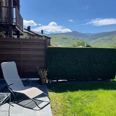 Apartamento Renovado Con Jardin Privado, Piscina, Parking ,Wifi Ideal Familias * Osséja
